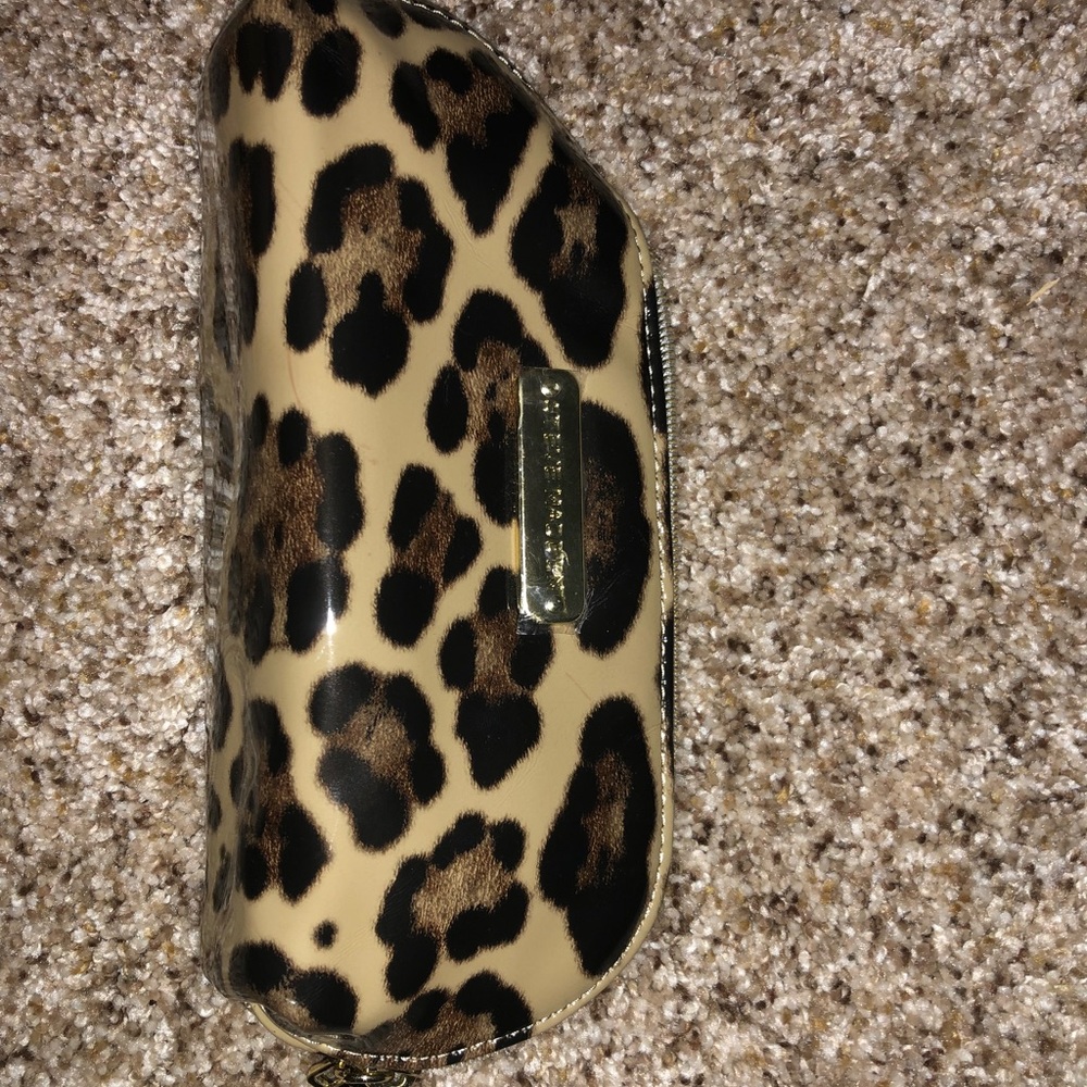 *2 piece set* Steve Madden makeup bag & Wristlet